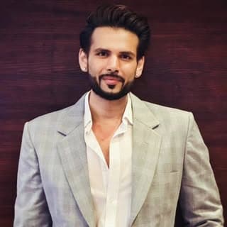 DR. Parul Upreti Saili | Millennial Doctor-Mom|Lifestyle Blogger