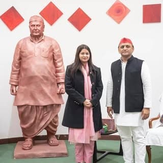 pooja shukla (پوجا شکلا)