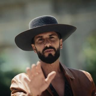 Simon Leon
