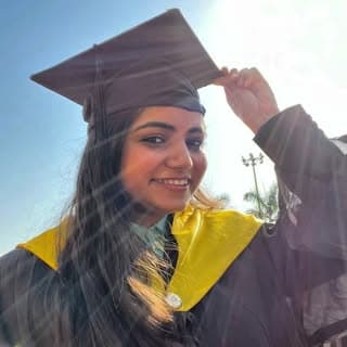 CA Simran Bakhtiyar | Marketing & Finance