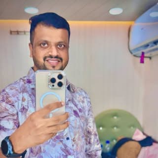 saneesh celebrity makeup artist