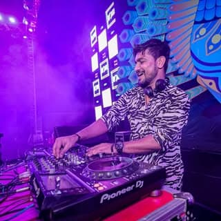 DJ Dee (Chintan Thakor)