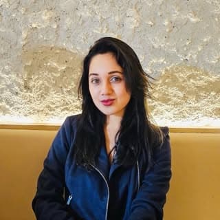 Priyanshi Bhatnagar💚| Holistic Nutritionist🇺🇸| Author📕