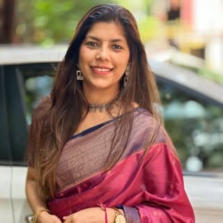 Karishma -Tarot reader & crystal expert